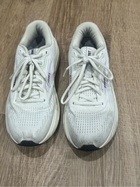 Brooks Ghost 16 Max Running Shoes – White / Light Lavender – Women’s 9.5